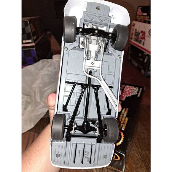 Vintage 96 Racing Champions Mark Martin Valvoline Die Cast Nascar Race Car - Picture 9 of 12